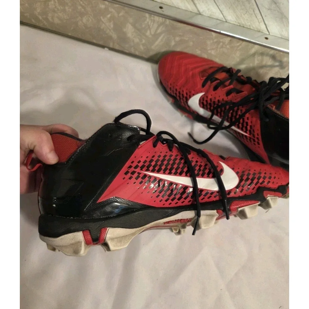 Nike Alpha Menace Pro 2 Mid Men's Size 10.5 Red Black Football Cleats AQ3209-601